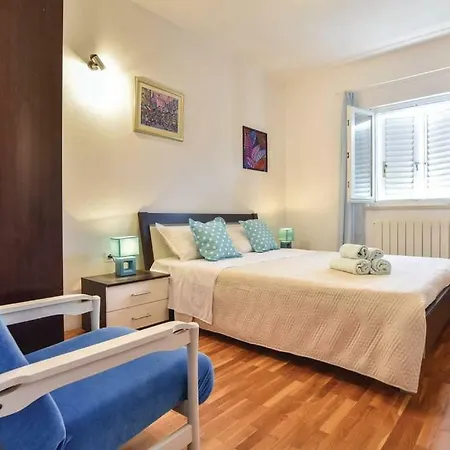 アパート Petranic スペタル